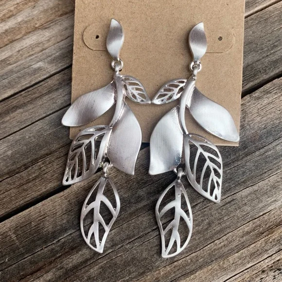 Floral Design Drop Silvertone Earrings NWT - Picture 5 of 8